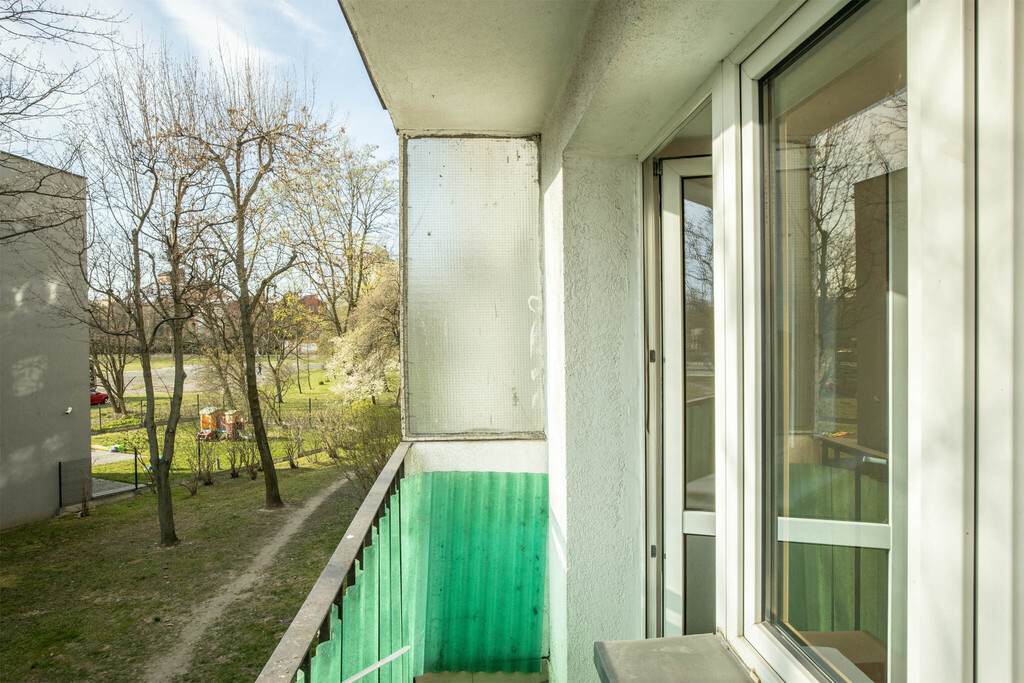 Łódź, Strycharska: 2 pokoje z balkonem, 1 piętro