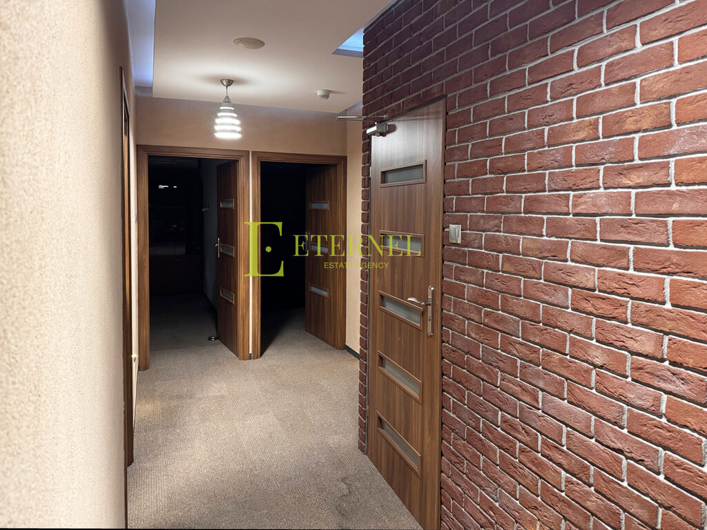 Przestrzenny lokal biurowy 119m² + strych 45m²