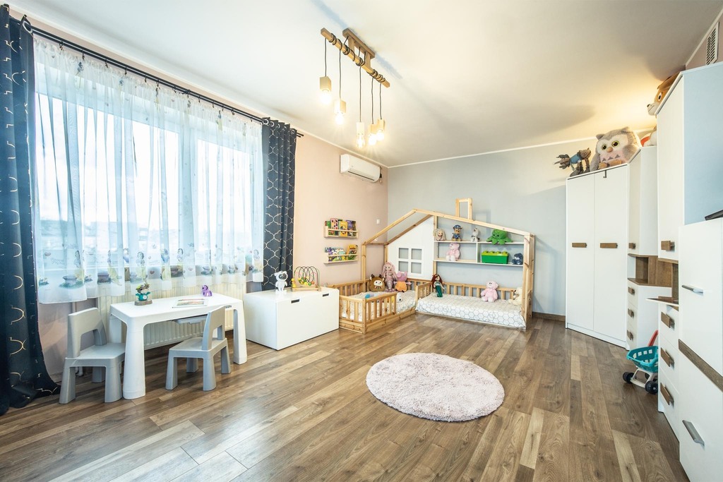 Zamieszkaj lub zarabiaj w centrum Brzezin!
