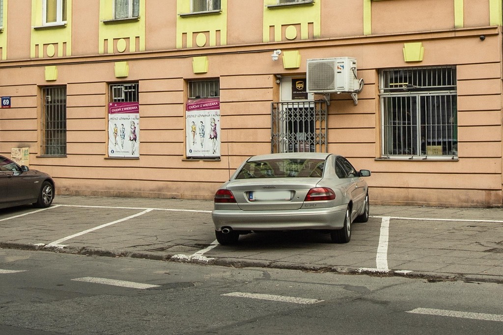 Lokal z witryną w pięknej kamienicy!