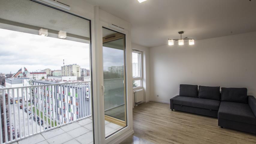 Kawalerka na 6 piętrze z garderobą