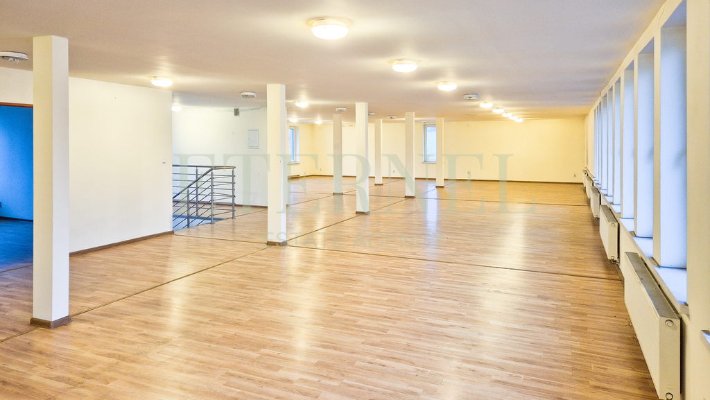 Kompleks biurowo-magazynowy na sprzedaż 1000m2