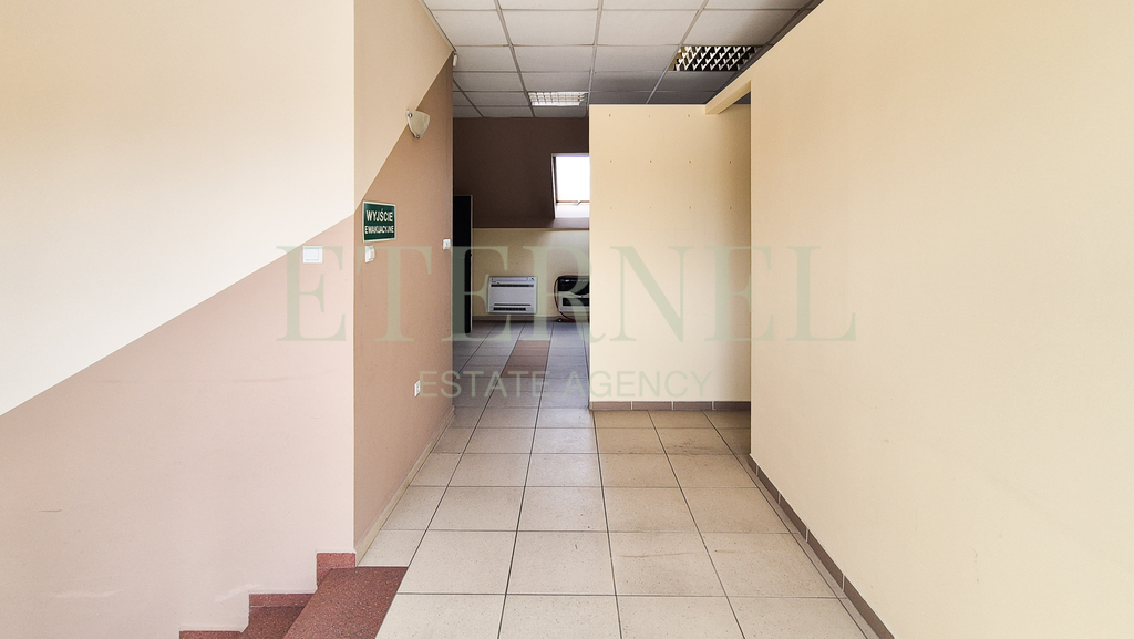Dwupoziomowy lokal komercyjny 100m2 z parkingiem