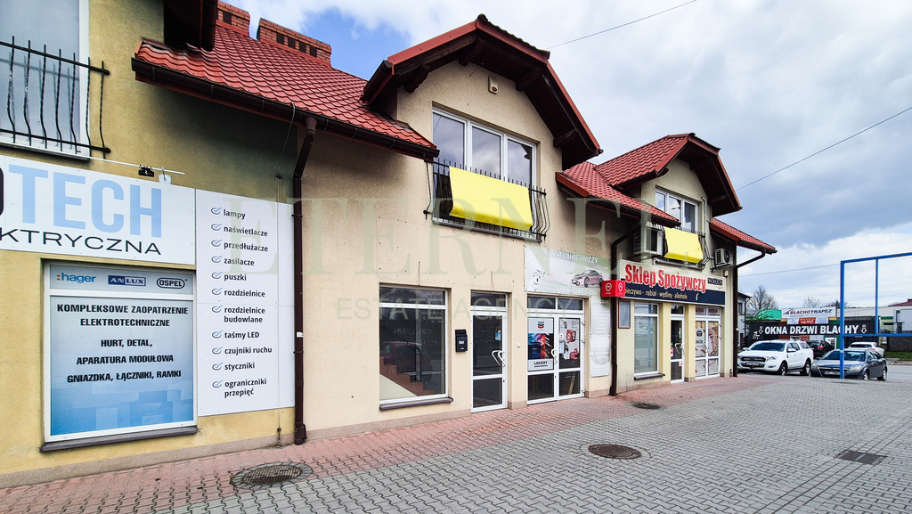 Dwupoziomowy lokal komercyjny 100m2 z parkingiem