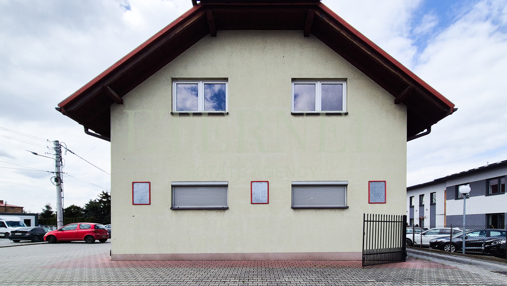 Dwupoziomowy lokal komercyjny 100m2 z parkingiem