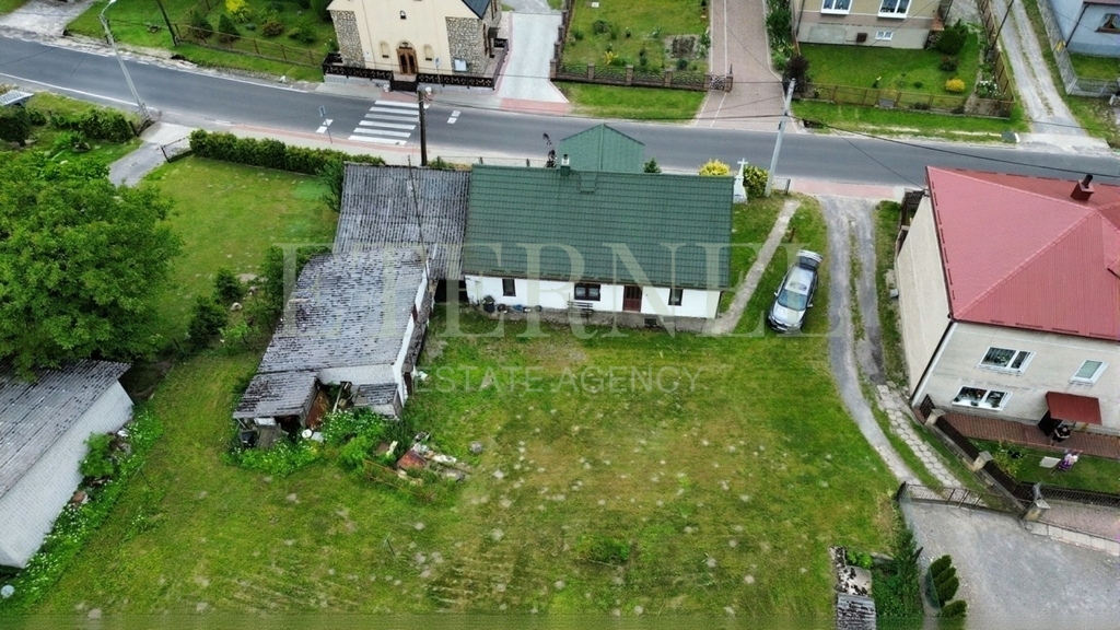 Działka budowlana zabudowana 1490 m2