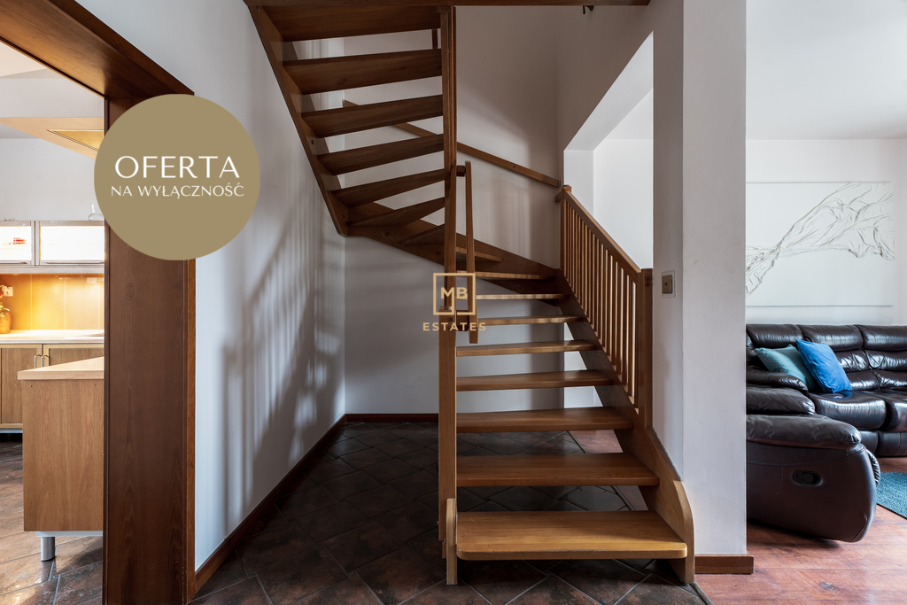 Klimatyczny dwupoziomowy apartament na wynajem