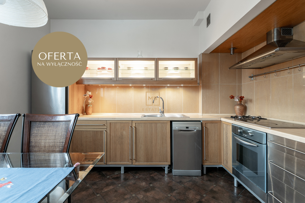 Klimatyczny dwupoziomowy apartament na wynajem