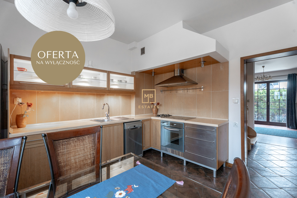 Klimatyczny dwupoziomowy apartament na wynajem