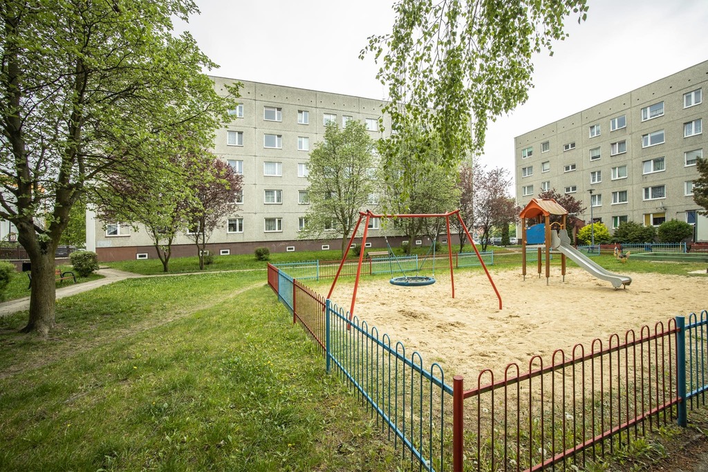 Słoneczna loggia i trzy pokoje w sercu Olechowa