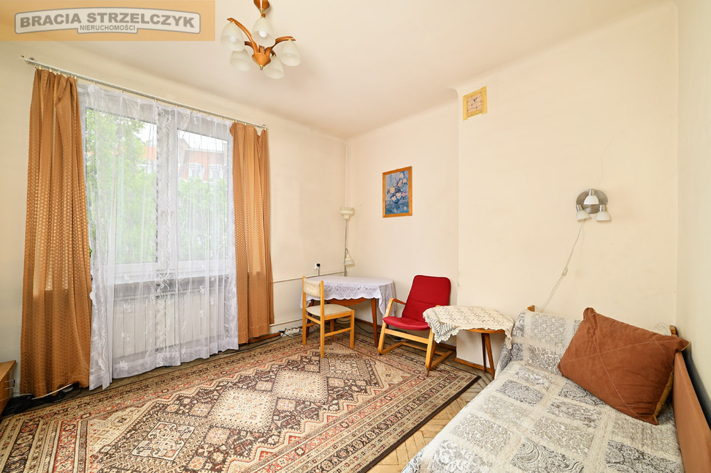 3 pokoje w kamienicy przy Al. Armii Ludowej