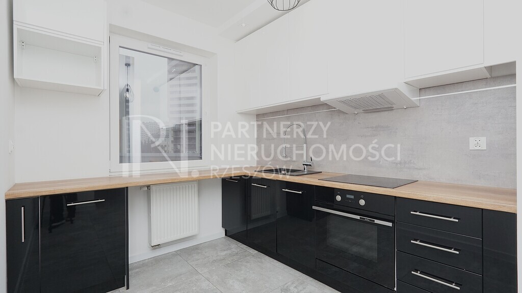 2 Pok z Oddzielną Kuchnia i Garażem - Skyres