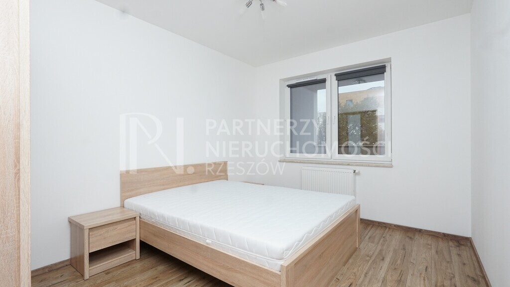 2 Pok z Oddzielną Kuchnia i Garażem - Skyres