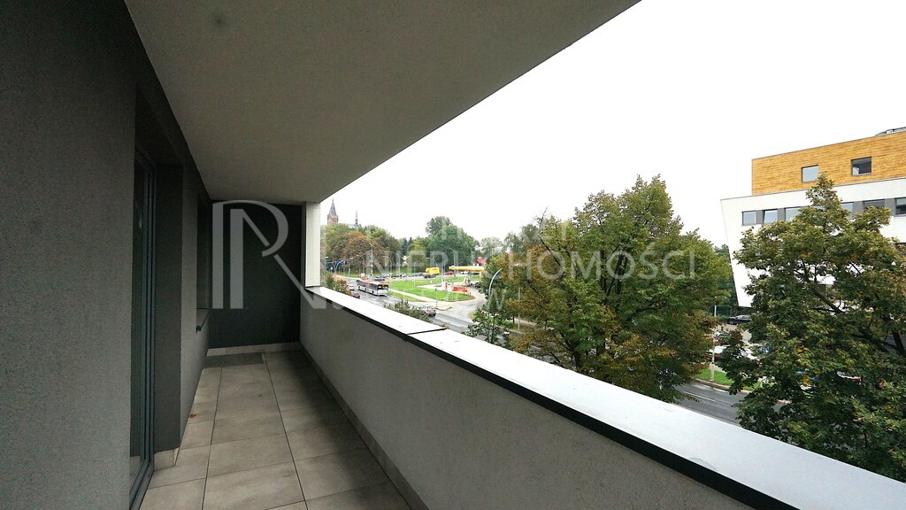 2 Pok z Oddzielną Kuchnia i Garażem - Skyres