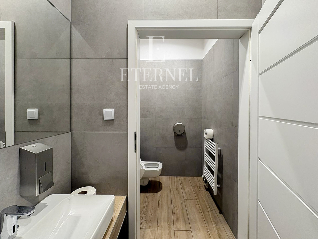 Obiekt biurowo-magazynowy 1 501 m2+działka 56 arów