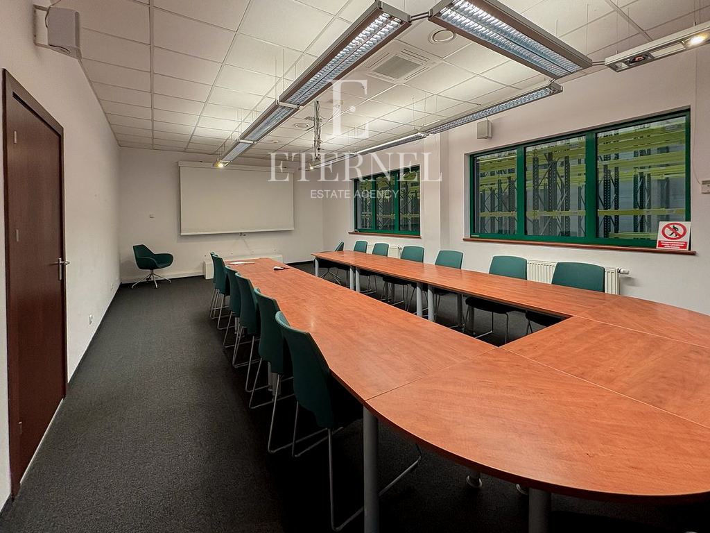 Obiekt biurowo-magazynowy 1 501 m2+działka 56 arów