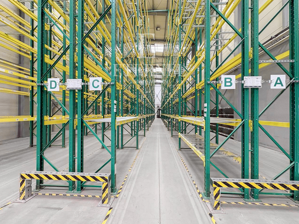 Obiekt biurowo-magazynowy 1 501 m2+działka 56 arów