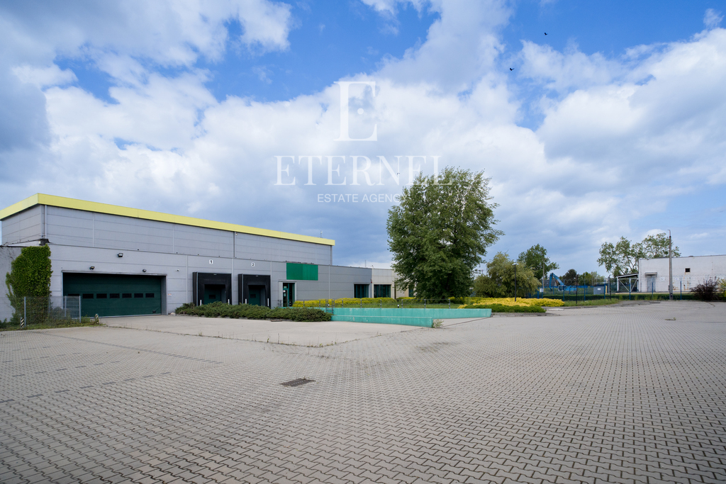 Obiekt biurowo-magazynowy 1 501 m2+działka 56 arów