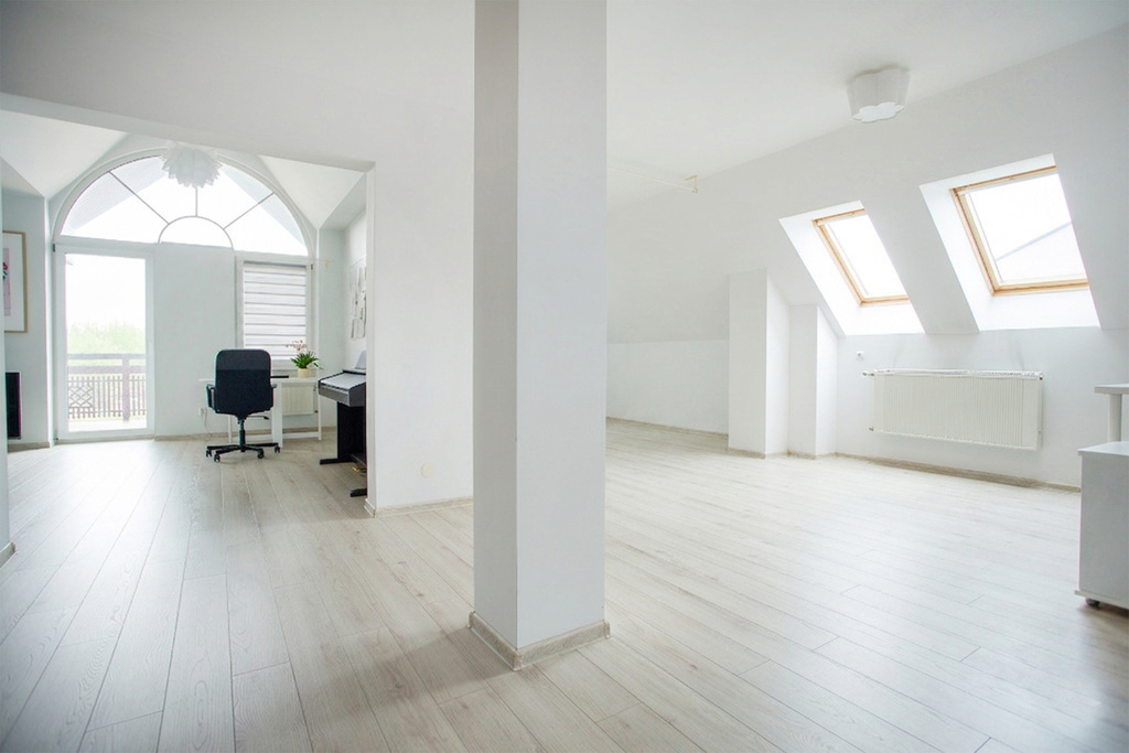 Dom 443m² i baza pod firmę przy trasie S7