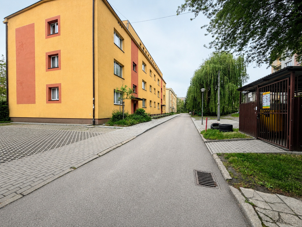 3 pokojowe, osobna kuchnia, balkon