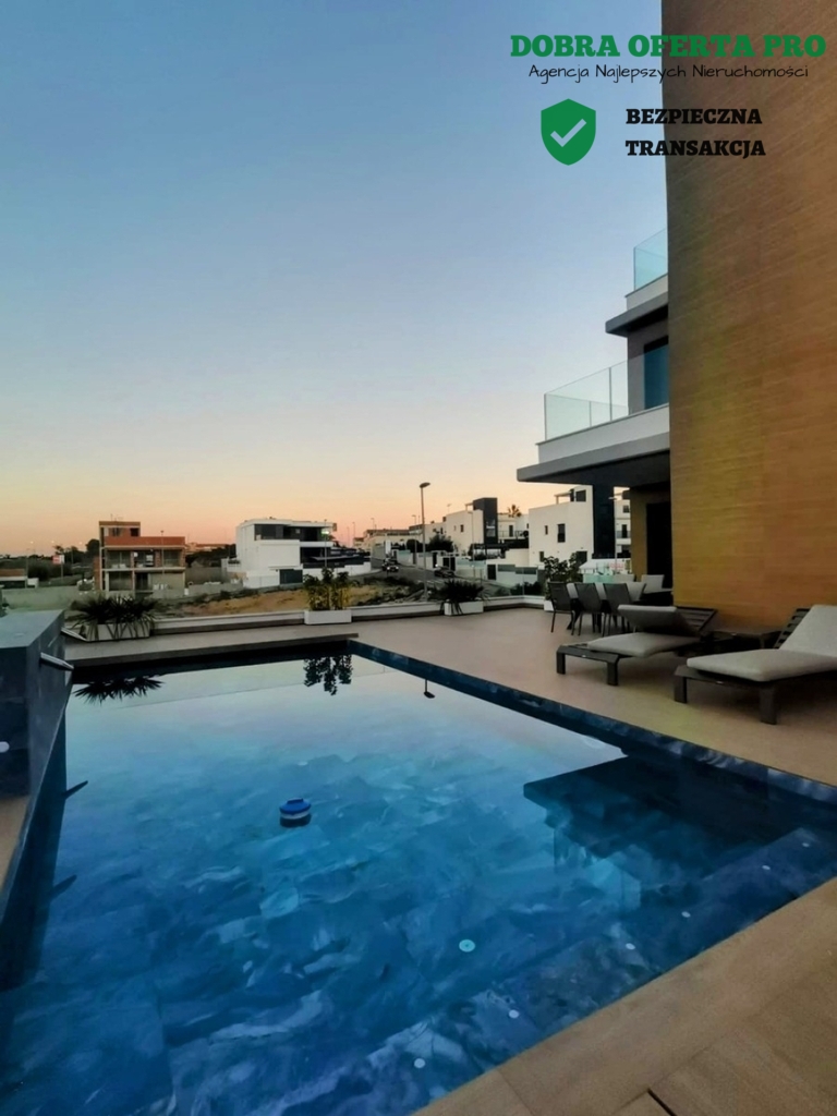 Luksusowa willa z basenem – Campoamor
