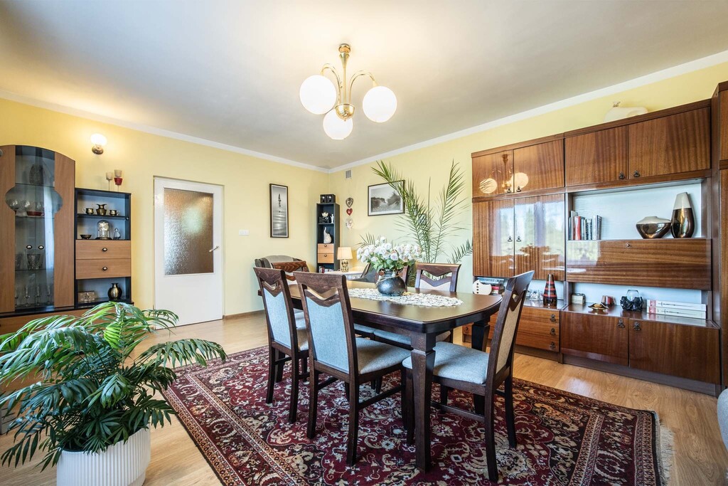 Dom 122m2 Łowicz, duża działka 1180m2, garaże