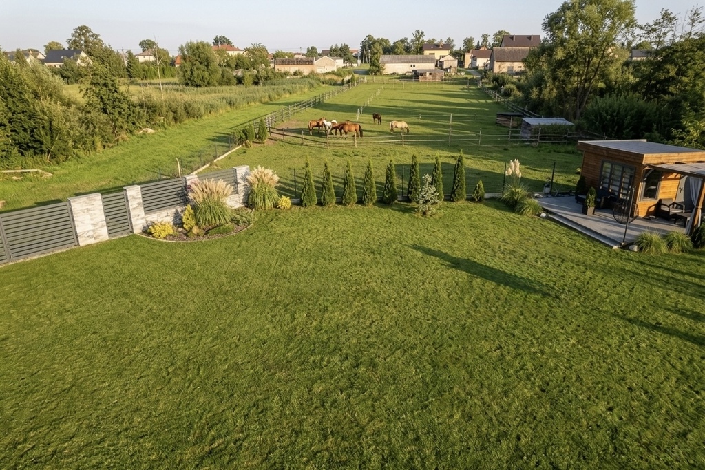 Działka 1052m2 Góry Media MPZP i domek w cenie