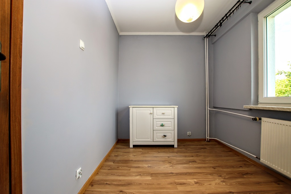 trzy oddzielne pokoje, balkon, dostępne od zaraz