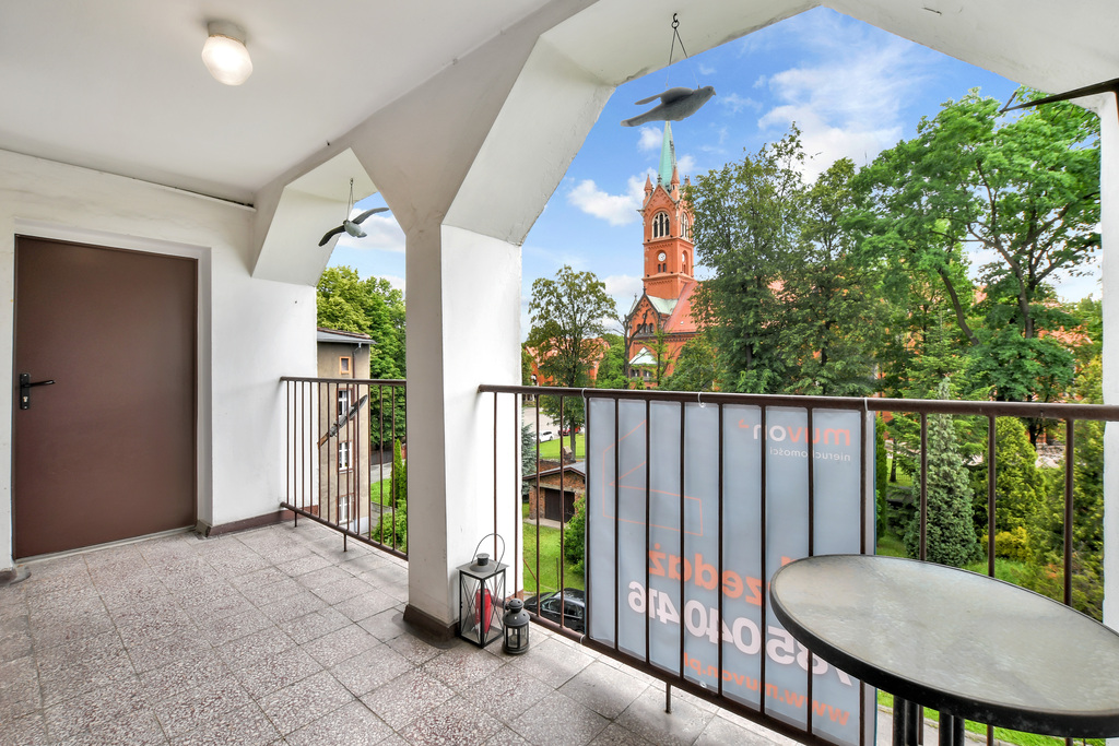 Klimatyczne słoneczny salon, wielka loggia