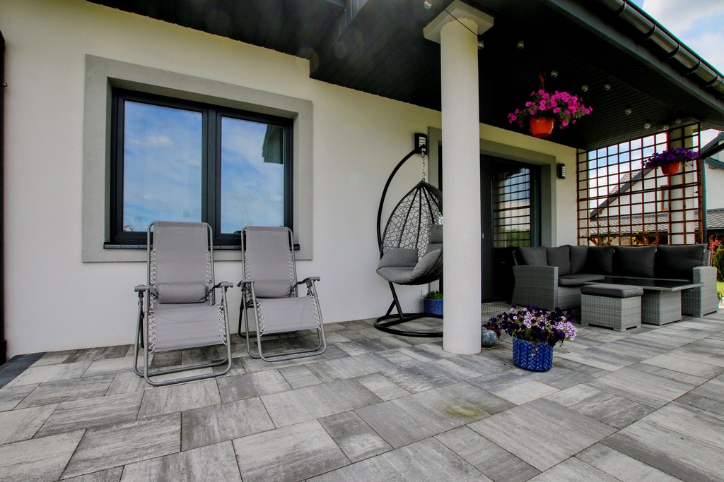 piękny dom premium z fotowoltaiką i dużym ogrodem