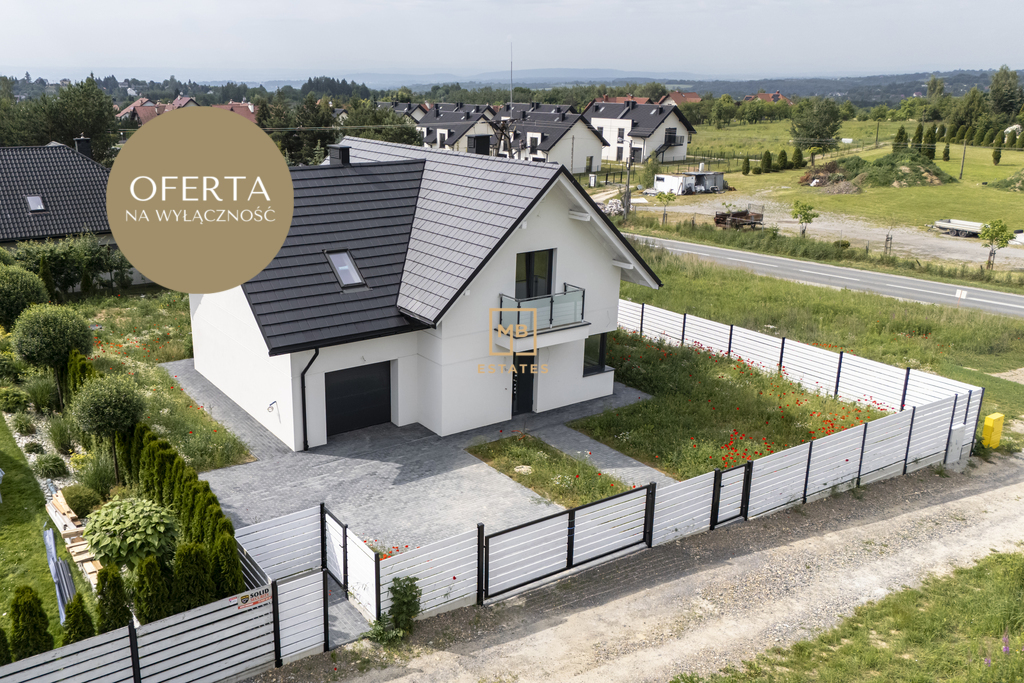Przestronny dom z garażem w zielonej okolicy