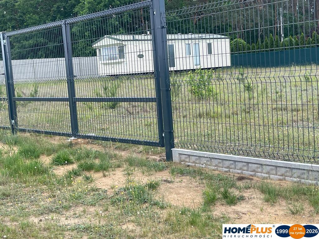 Działka budowlana 1200 m² z domkiem mobilnym.
