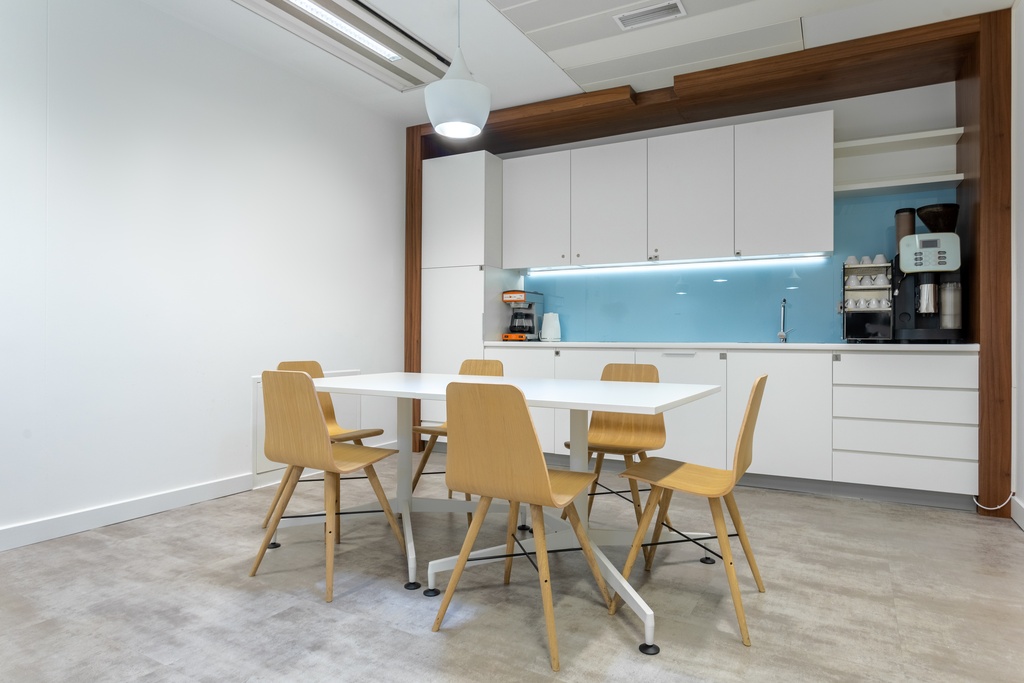 Przestrzeń do pracy dla 3-4 osób w Regus Skylight