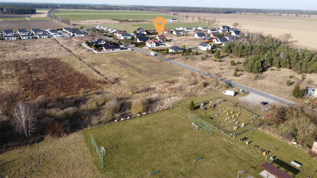 Wszystkie media przy działce w Lucinach 1404 m2