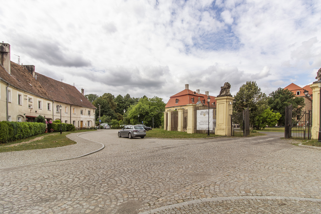 Zamieszkaj obok pałacu. Poczuj się jak szlachcic
