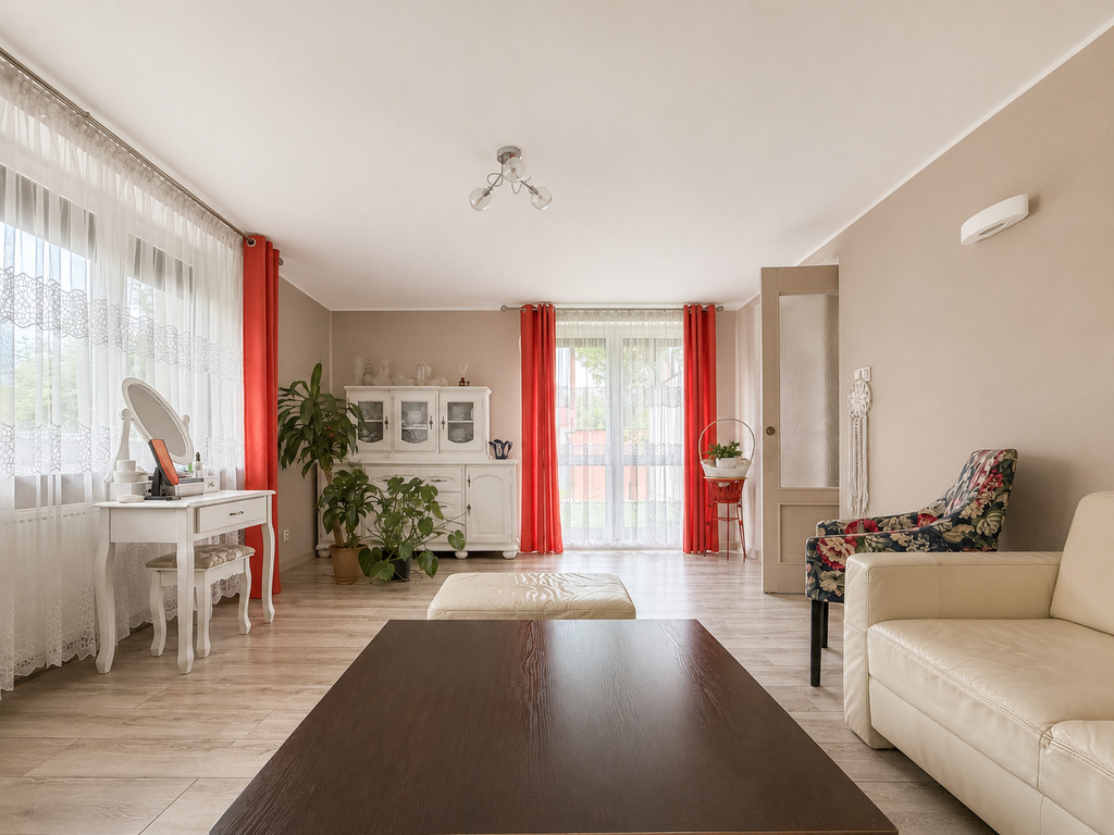Dom z garażem, ogrodem i panoramicznymi widokami