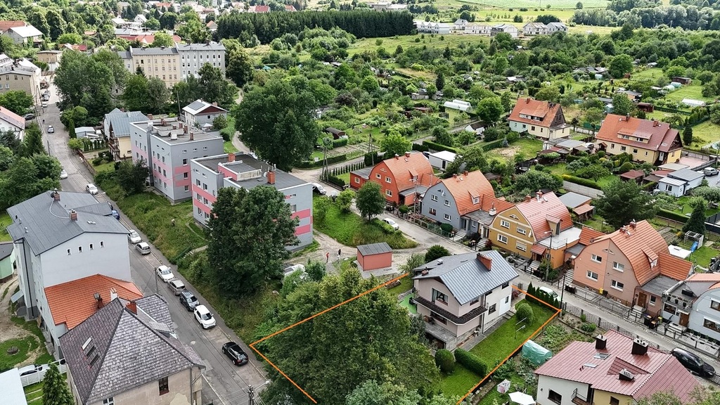 Dom z garażem, ogrodem i panoramicznymi widokami