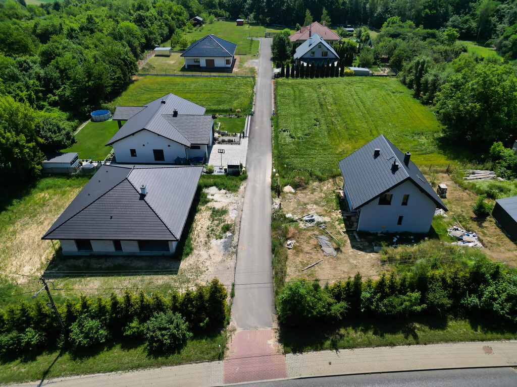 Dom parterowy stan surowy-130m2+1121m2 Szewna