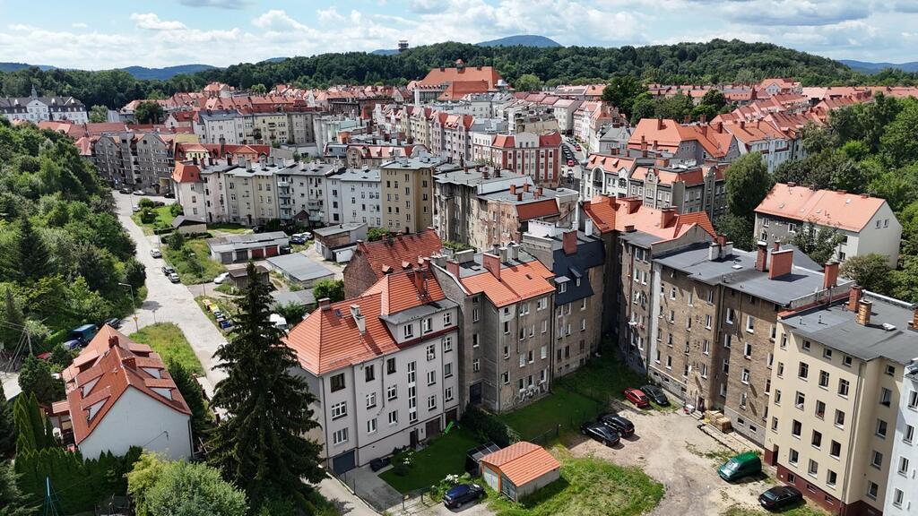 2 pokoje na Nowym Mieście – WCHODZISZ I MIESZKASZ