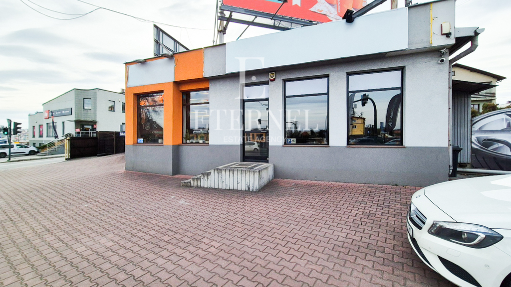 Lokal wolnostojący 334m2 + 6 m.parkingowych