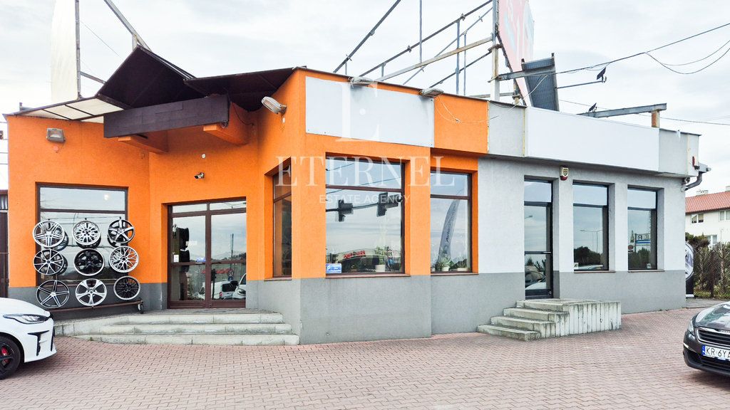 Lokal wolnostojący 334m2 + 6 m.parkingowych