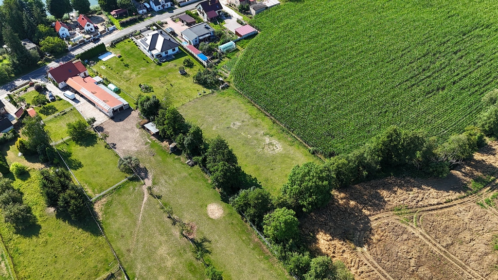 Urokliwa miejscowość nad jeziorem | działka z WZ