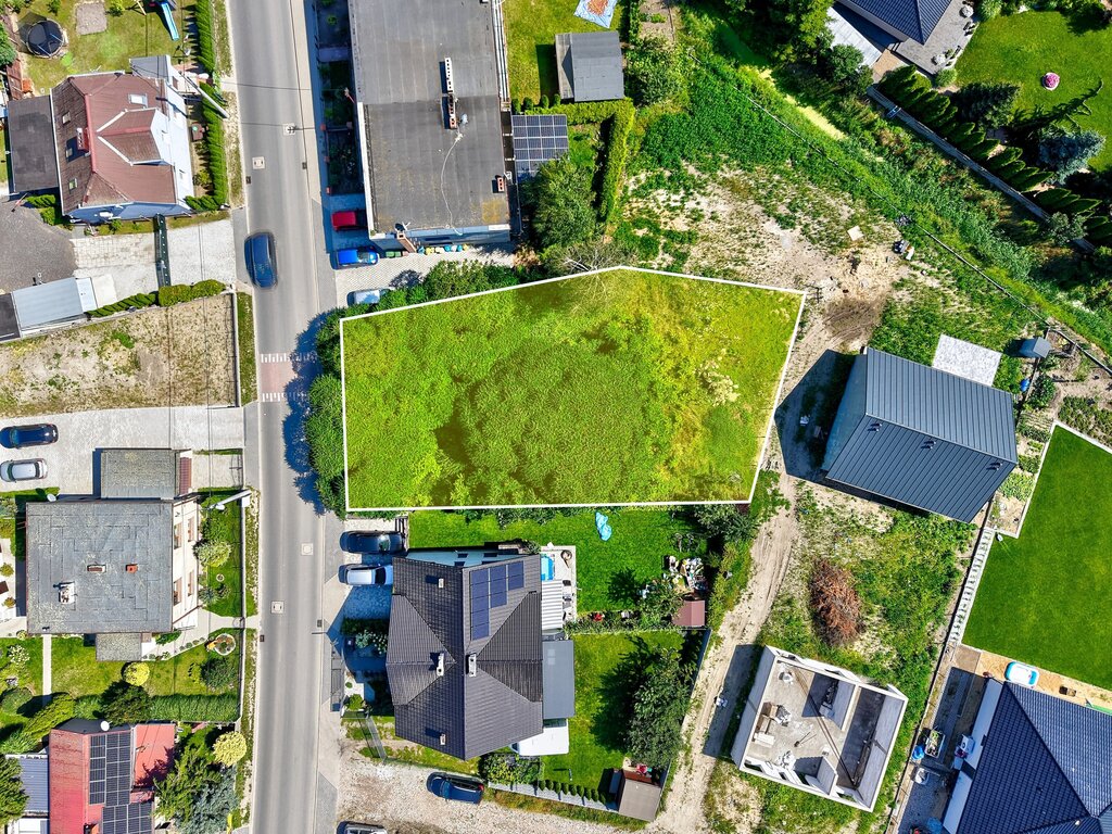 Dopiewiec: Działka 673m² | media | droga