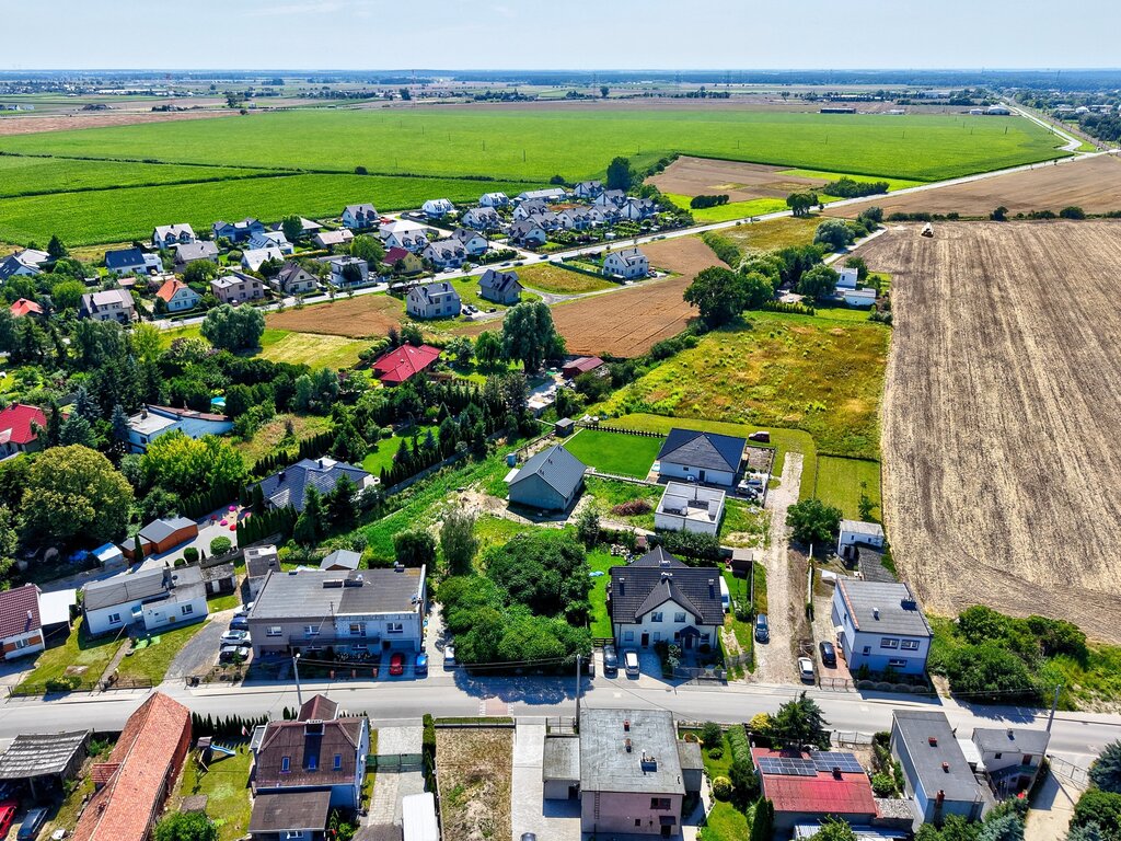 Dopiewiec: Działka 673m² | media | droga