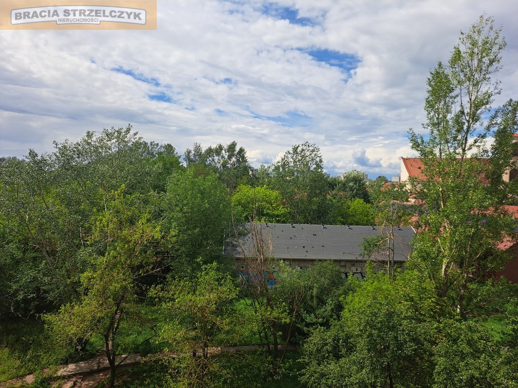Polecam! Kawalerka z balkonem blisko metra!