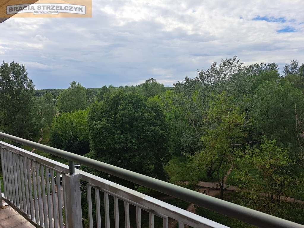 Polecam! Kawalerka z balkonem blisko metra!