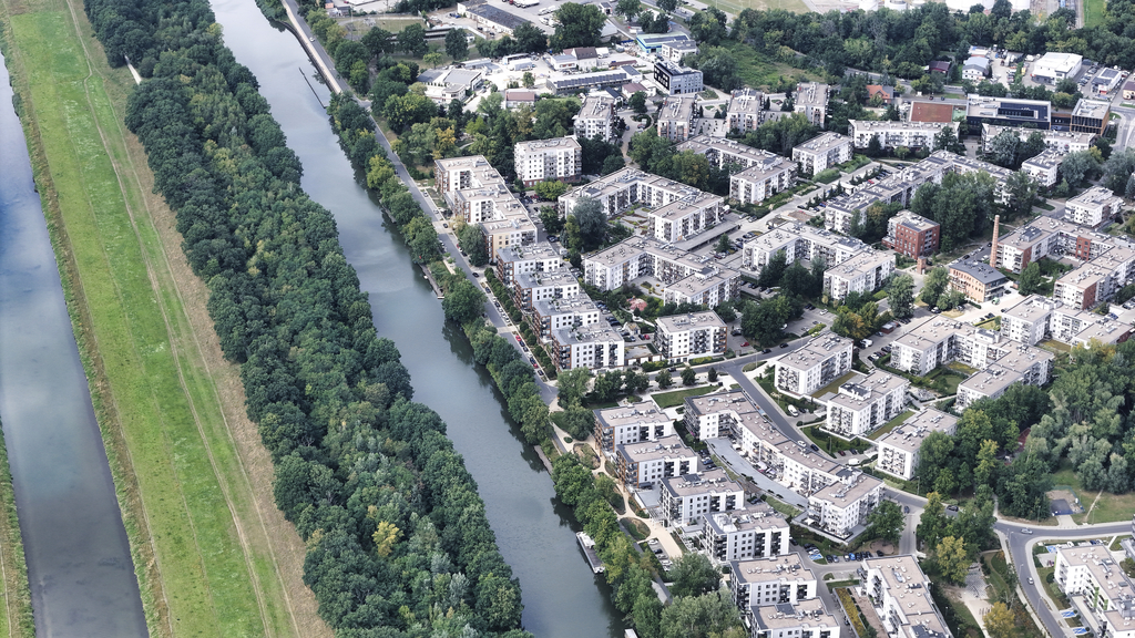 od1.09 Garaż, pralnia i taras z widokiem na rzekę