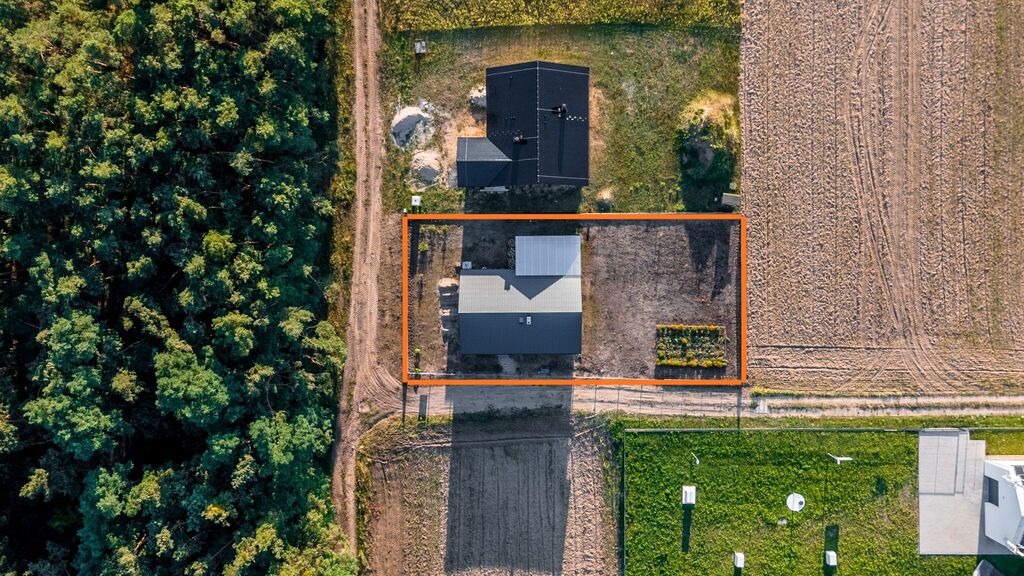 Dom parterowy przy lesie i jeziorze z dużą działką
