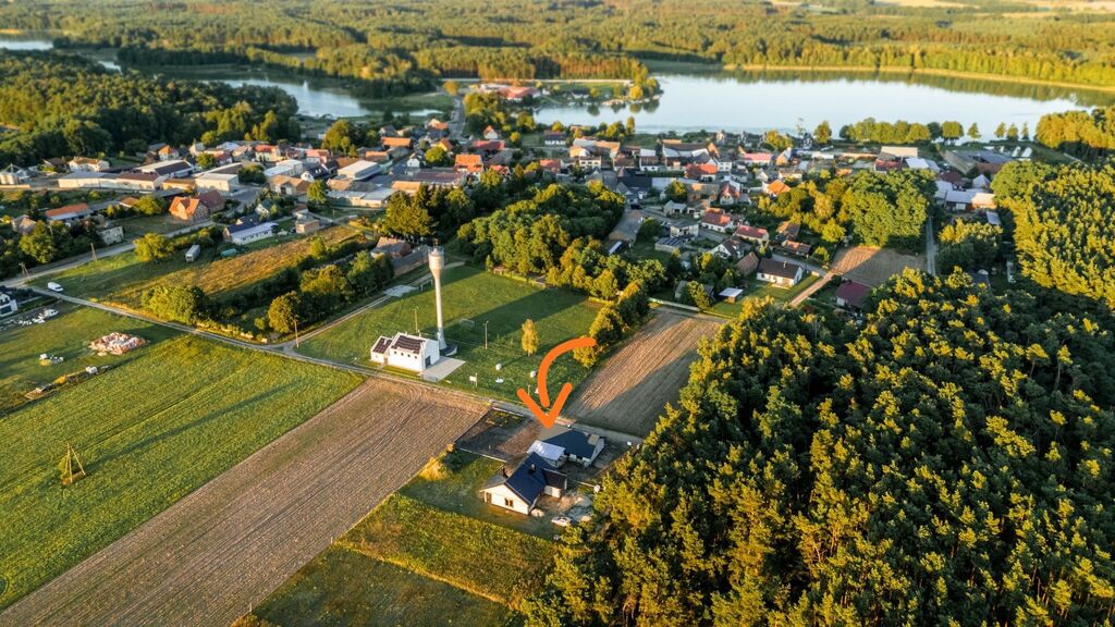 Dom parterowy przy lesie i jeziorze z dużą działką