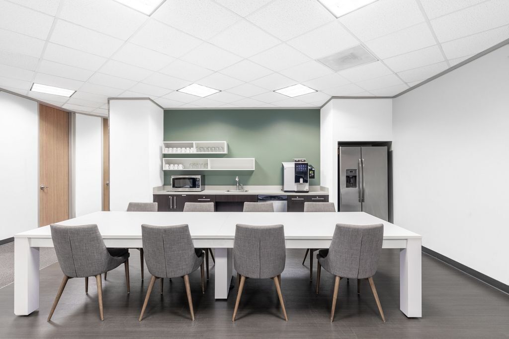 10-osobowe biuro open space w Regus Jaracza